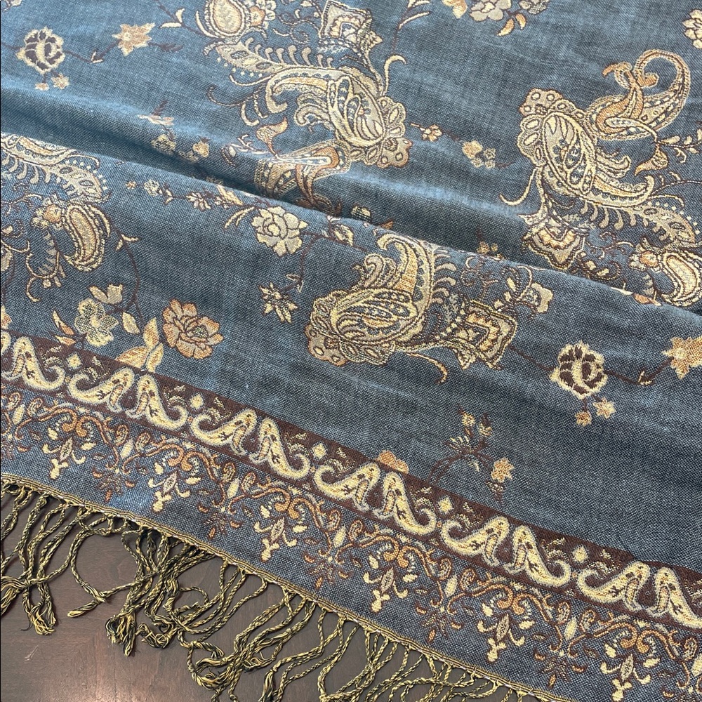 Beautiful Paisley Patterned Double Sided Scarf with Fringe. Intricate design-EUC